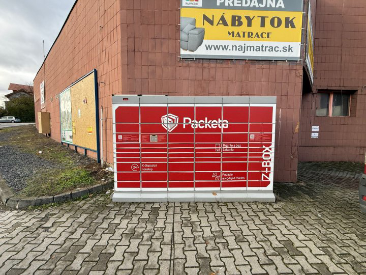 Z-BOX Nová Baňa, Nám. sv. Alžbety 102 (COOP Jednota)