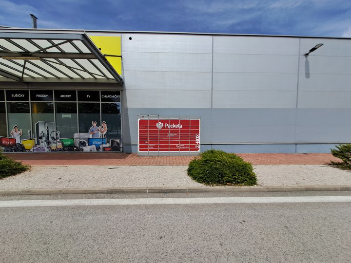 Z-BOX Nitra, Dolnočermánska 818/70 (Family Center)