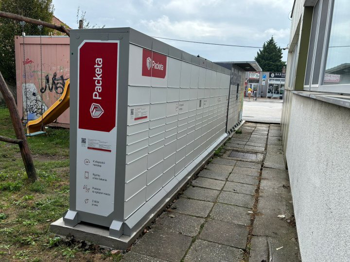 Z-BOX Bratislava, Roľnícka 9231/1