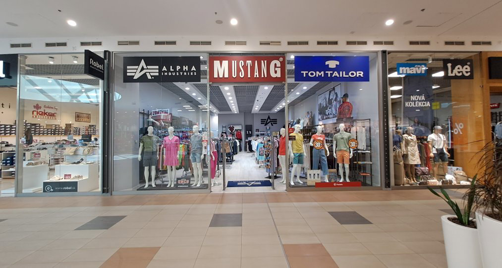 Nitra, Akademická 1/A, N-Centro, Mustang