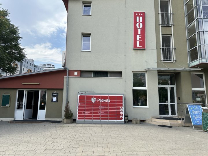 Z-BOX Bratislava, Vlastenecké nám. 3 (Hotel Dominika)