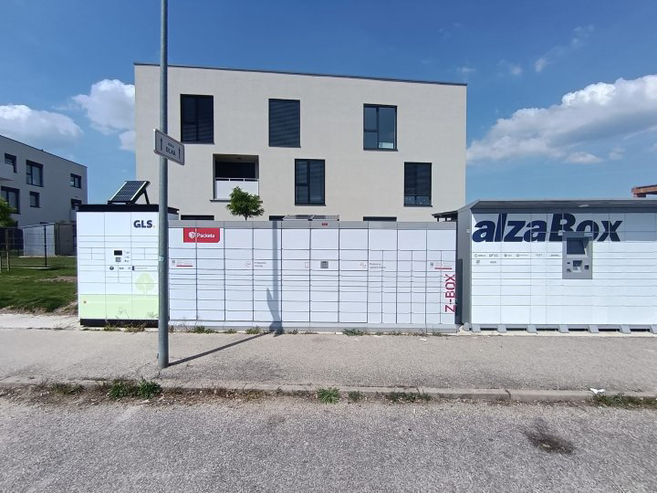 Z-BOX Slovenský Grob, Dlhá