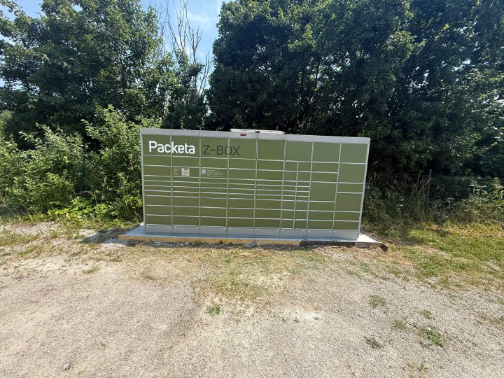 Z-BOX Dlhé Pole, Dlhé Pole (parkovisko pri kostole)