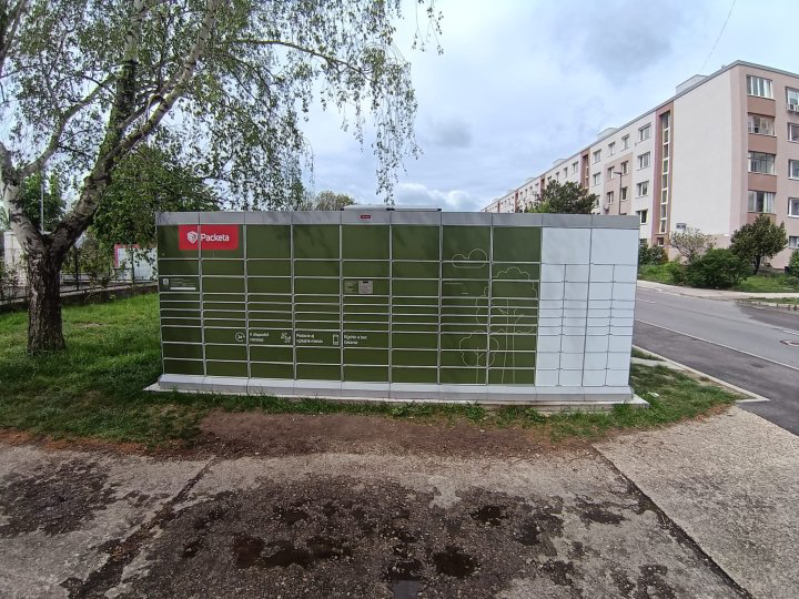 Z-BOX Bratislava, Vyšehradská (zastávka MHD)