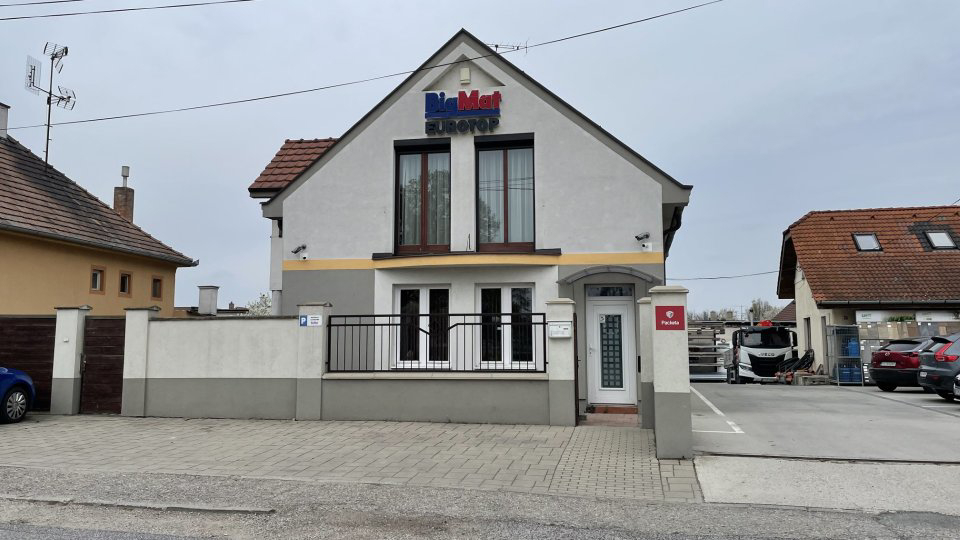 Holice, Holice 24 (Stavebniny)