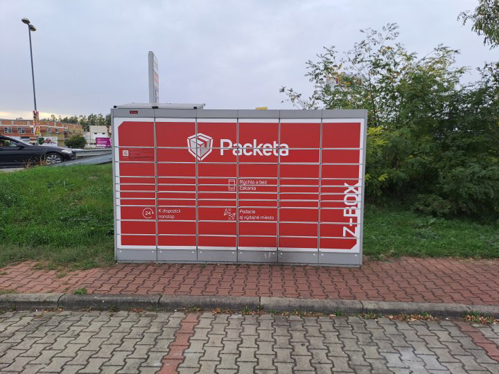 Z-BOX Komárno, Bratislavská cesta 4579 (Family Center)
