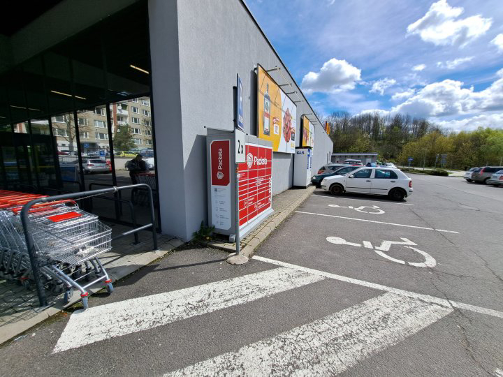 Z-BOX Banská Štiavnica, Križovatka 1 (BILLA)