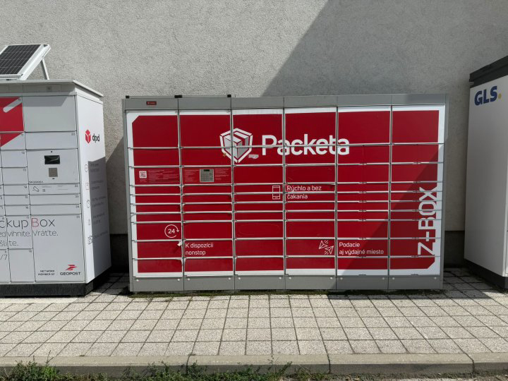 Z-BOX Rožňava, Šafárikova 18 (OC KOCKA)