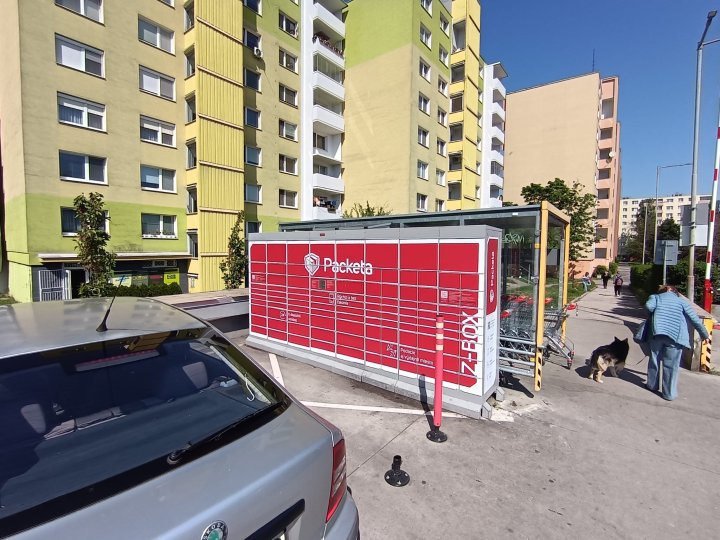 Z-BOX Bratislava, Saratovská 13 (OD Saratov - parkovisko)