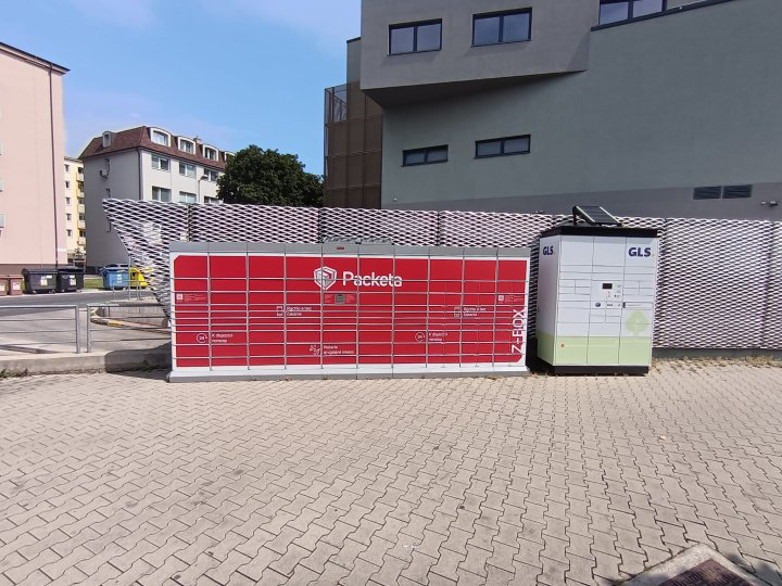 Z-BOX Bratislava, Metodova 6 (OC Central)