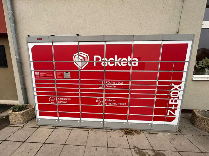 Z-BOX Bratislava, Vlastenecké nám. 3 (Hotel Dominika)