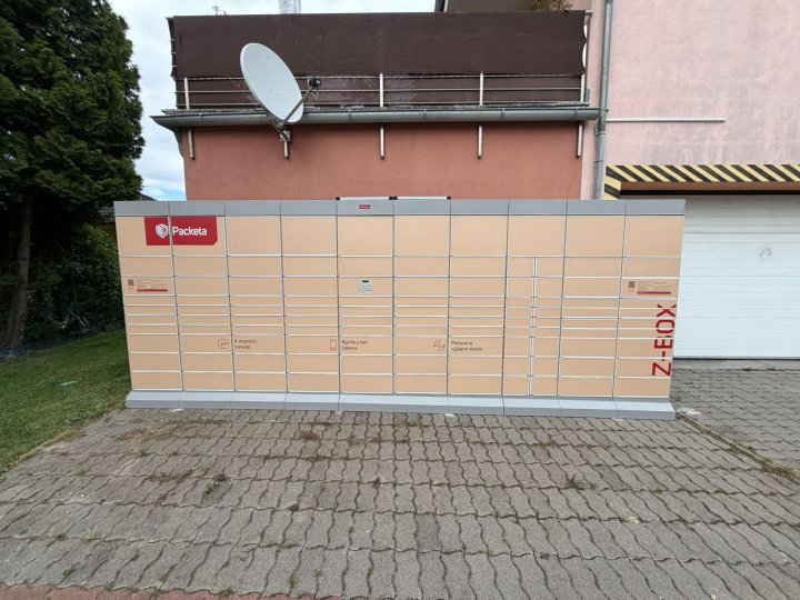 Z-BOX Rovinka, Dúhová