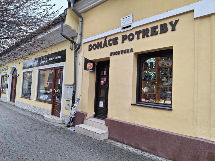 Pezinok, Holubyho 47 (Domáce potreby)