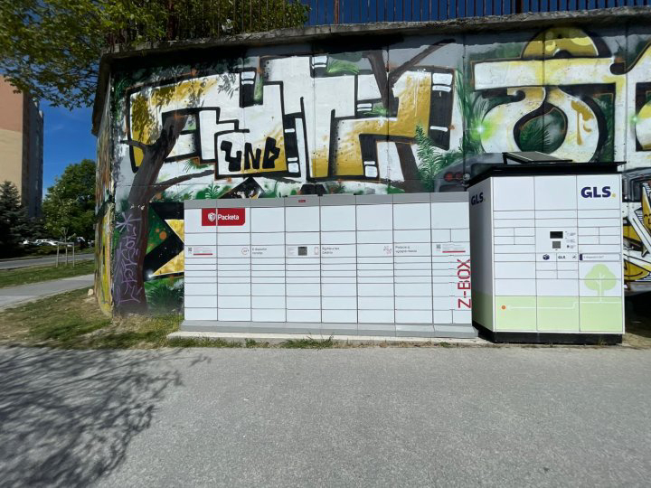 Z-BOX Košice, Aténska (roh Austrálskej triedy)