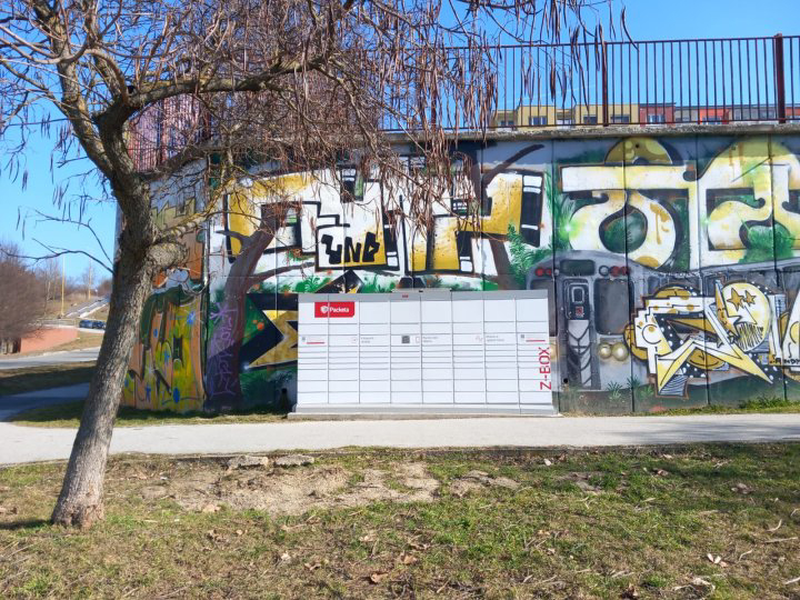 Z-BOX Košice, Aténska (roh Austrálskej triedy)