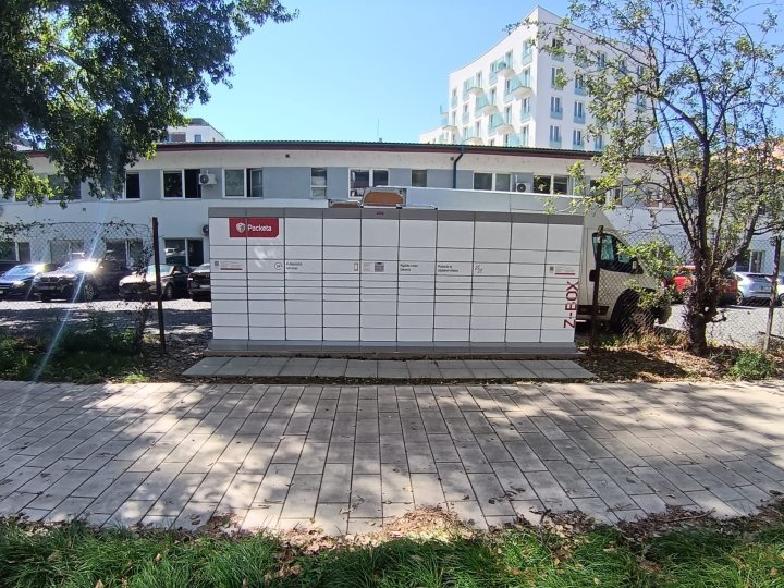 Z-BOX Bratislava, Muchovo námestie 3284