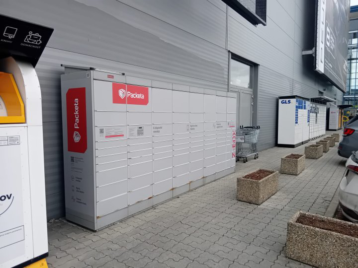 Z-BOX Bratislava, Ivanská cesta 16 (Avion)