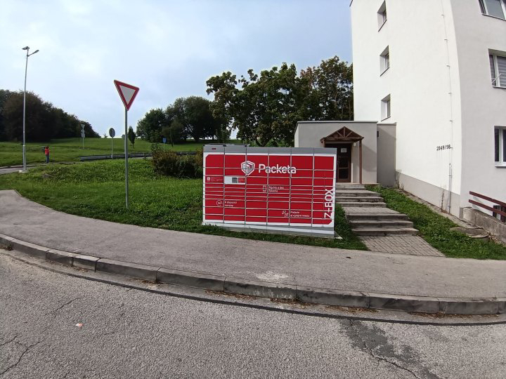 Z-BOX Považská Bystrica, ČSA 96-98 (Rozkvet)