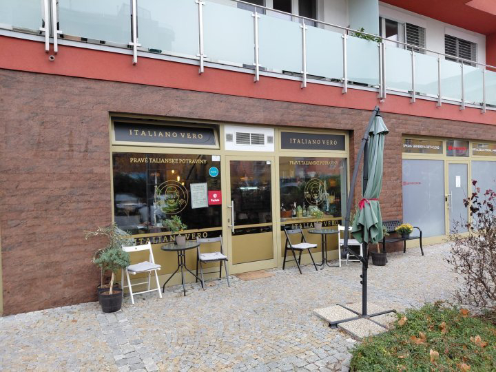 Bratislava-Petržalka, Lužná 9