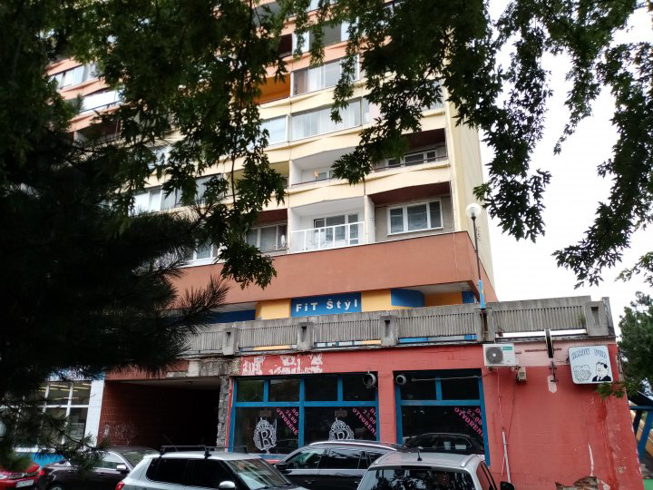 Bratislava-Petržalka, Šustekova 9