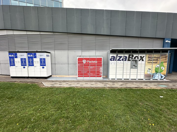 Z-BOX Bratislava, Tomášikova 12735 (Lakeside Park)