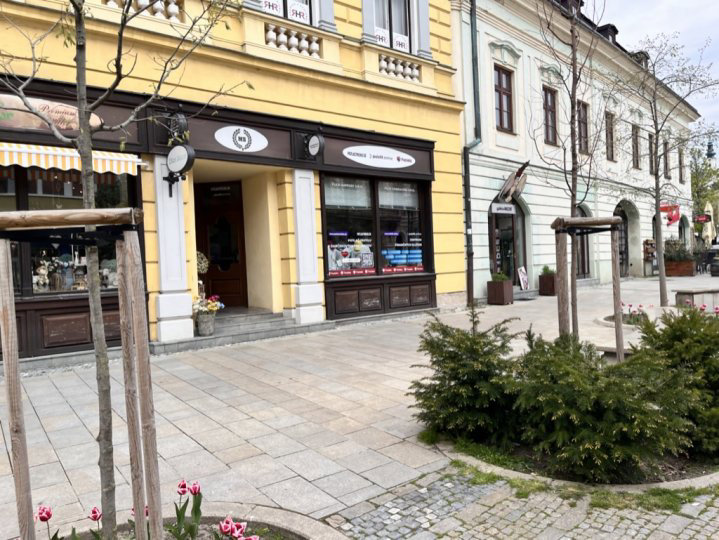 Nitra, Štefánikova trieda 4