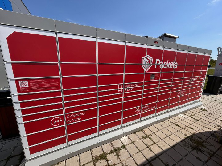 Z-BOX Pezinok, Šenkvická cesta 4572/12E (OC Storia)