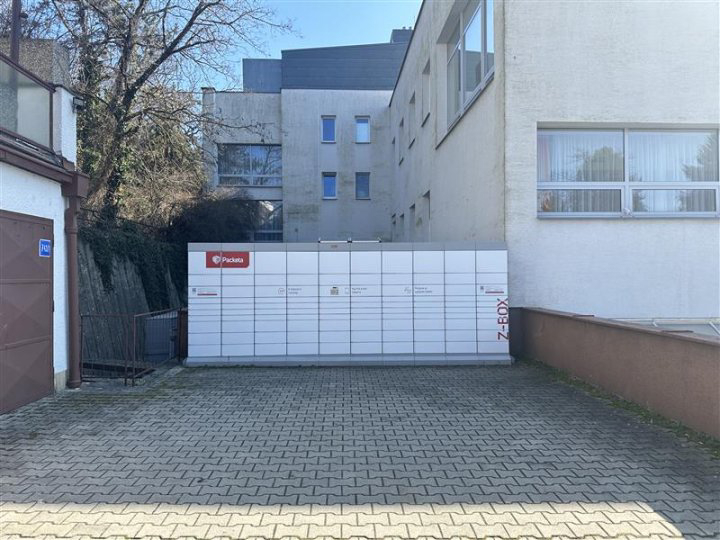 Z-BOX Bratislava, Kráľovské údolie 8