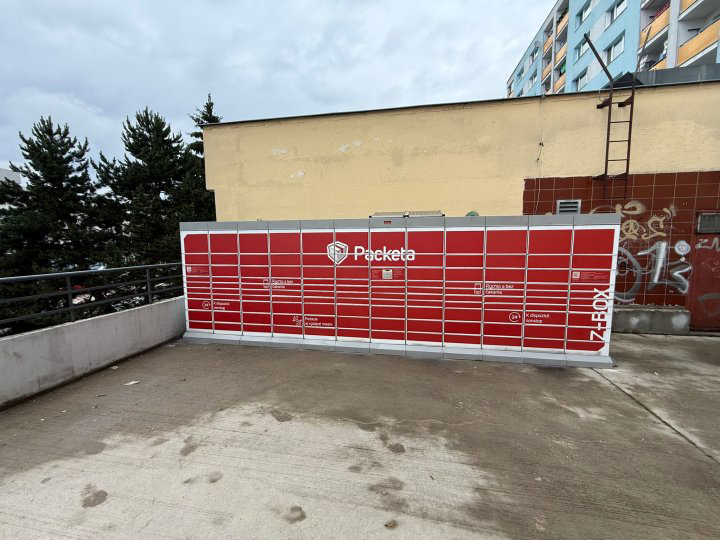 Z-BOX Banská Bystrica, Rudohorská (na streche)