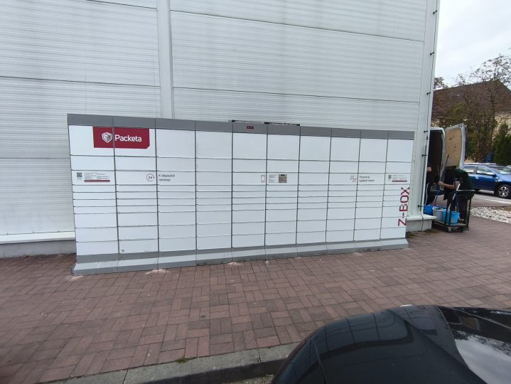 Z-BOX Dvory nad Žitavou, Hlavné námestie 1200/17 (COOP Jednota)