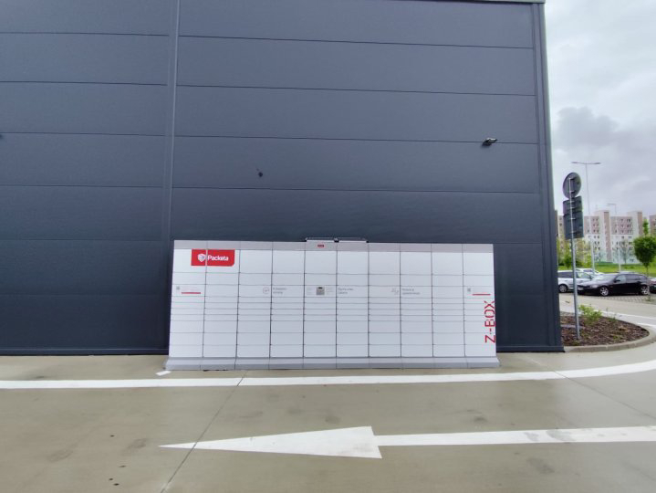 Z-BOX Levice, Bobuľová (Obchodná galéria Vinohrady)