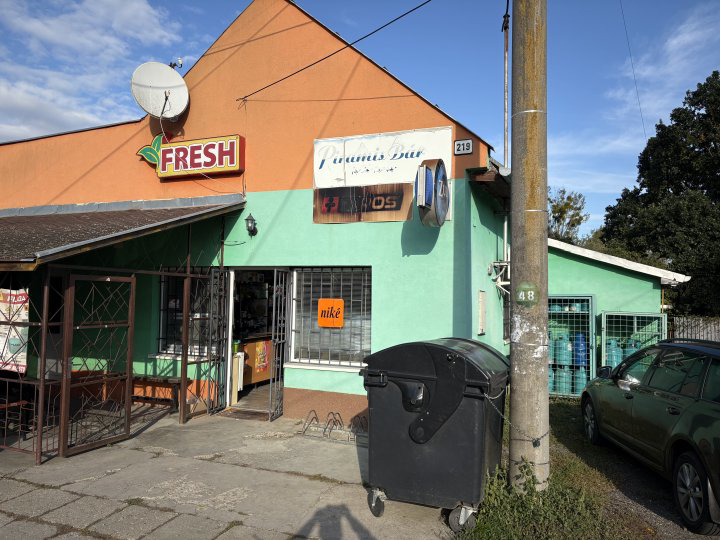 Boľ, Hlavná 219 (Potraviny FRESH)