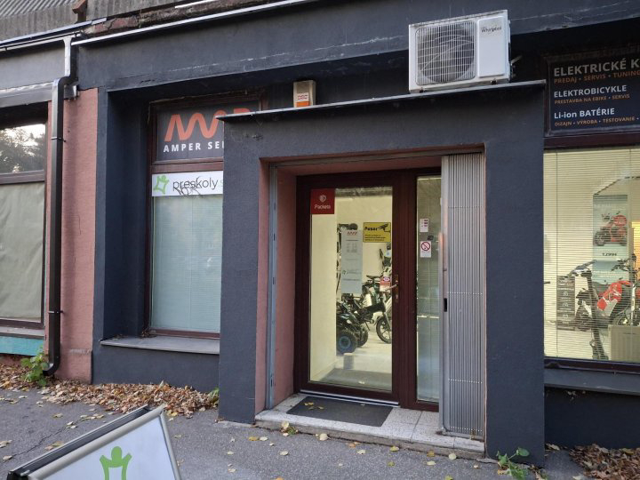 Bratislava-Petržalka, Mánesovo námestie 6