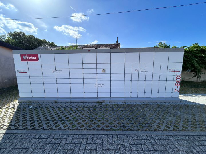 Z-BOX Komjatice, Nám. Andreja Cabana 369 