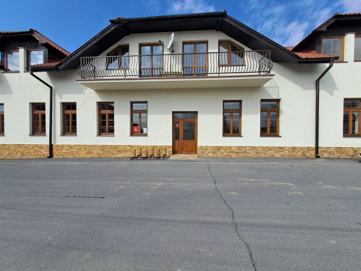 Vinica, Školská 403