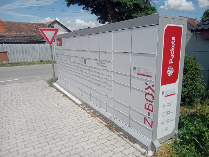 Z-BOX Borský Mikuláš, Družstevná (autobusová zastávka)