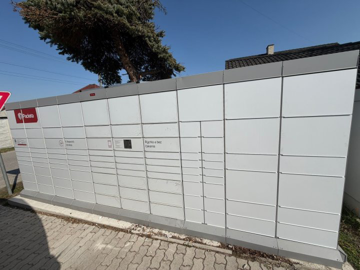 Z-BOX Borský Mikuláš, Družstevná (autobusová zastávka)