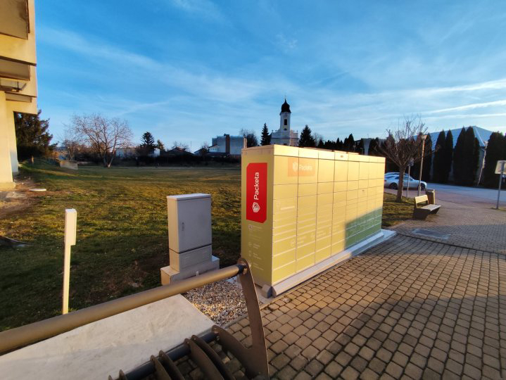 Z-BOX Maňa, M. R. Štefánika 1