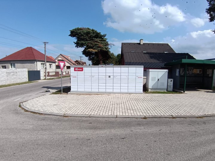 Z-BOX Borský Mikuláš, Družstevná (autobusová zastávka)