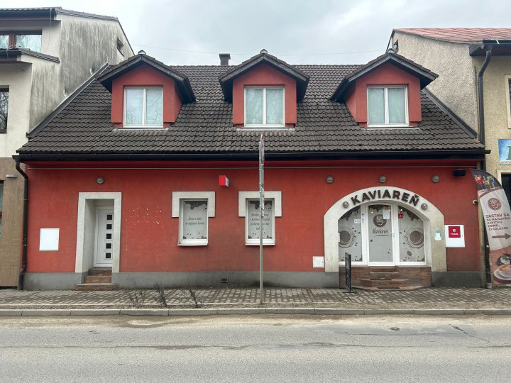 Tvrdošín, Trojičné námestie 182/8