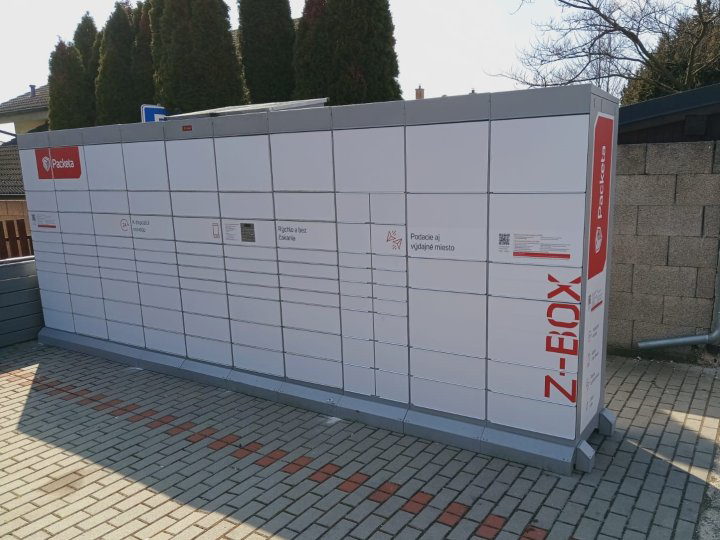 Z-BOX Malinovo, Bratislavská ulica (Zastávka MHD)