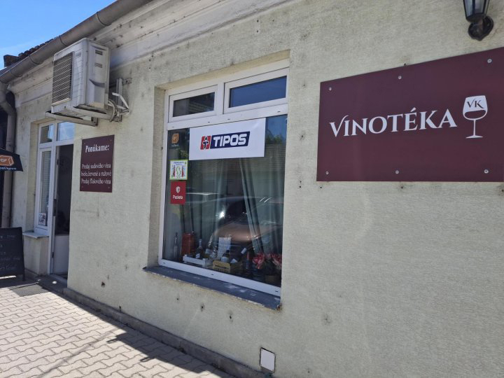 Velké Kostoľany, Jána Hollého 186 (Vinotéka)